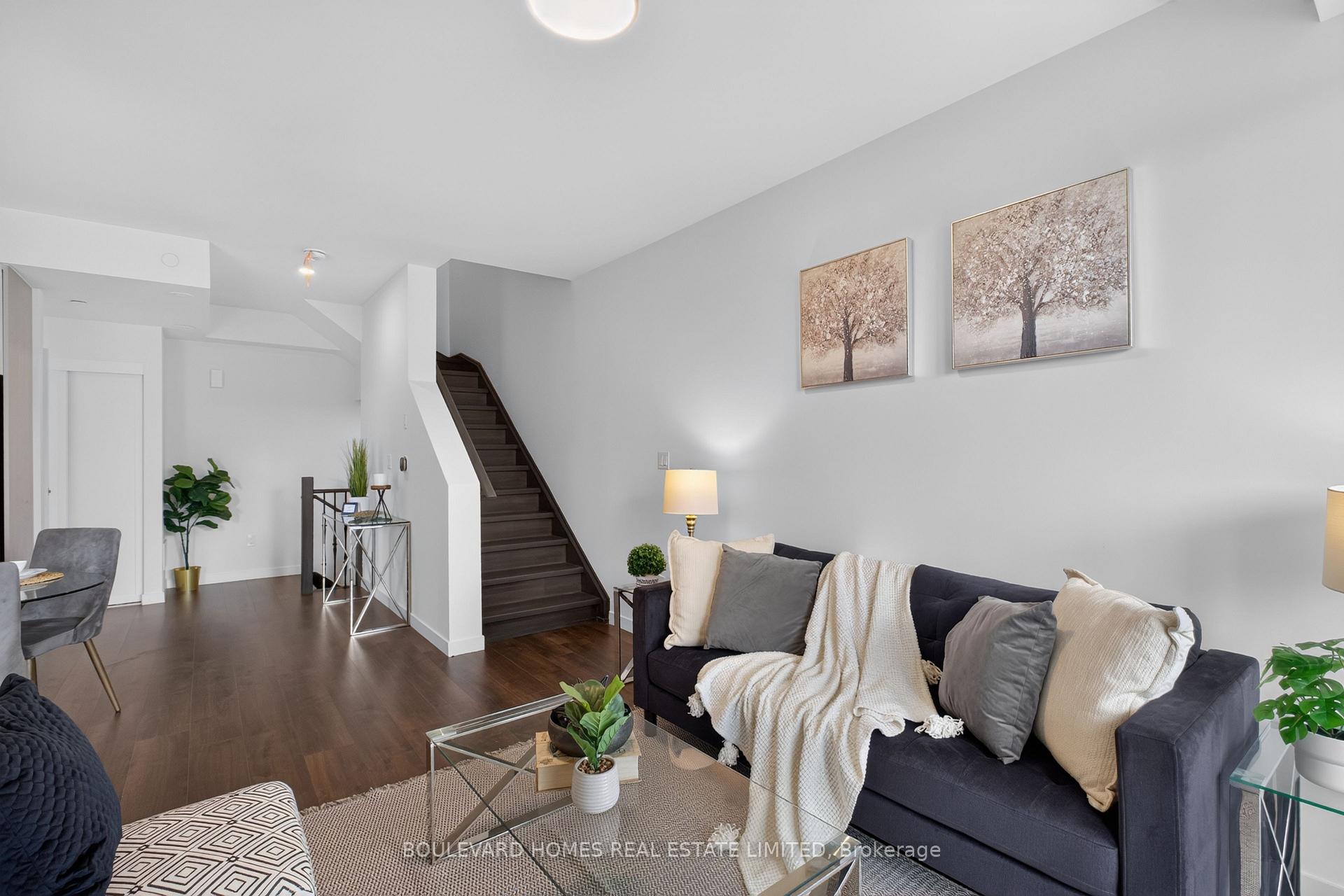 Photo 10 of Unit 13, 30 Markdale Lane, Markham, Middlefield — HOMEH