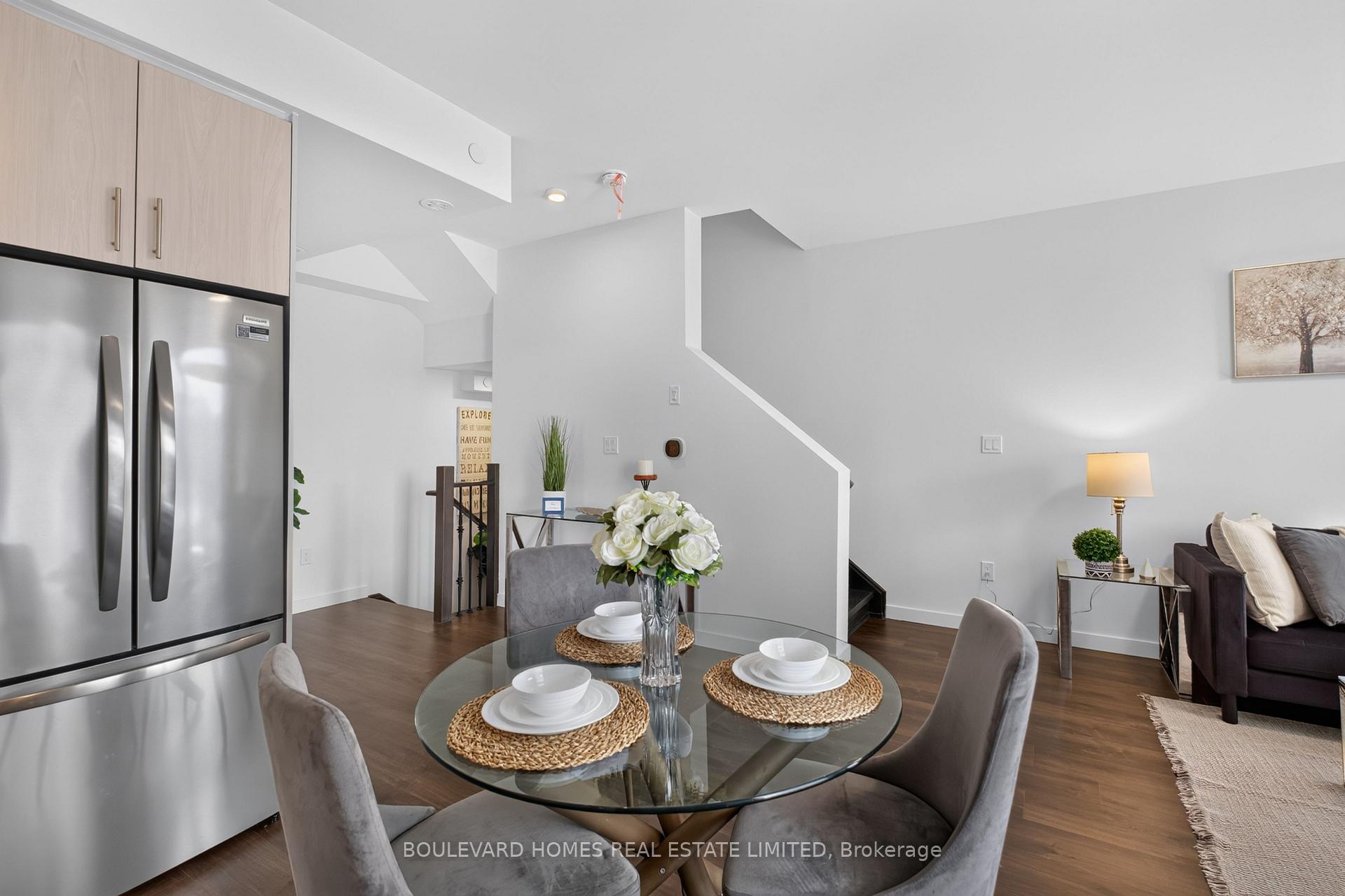 Photo 14 of Unit 13, 30 Markdale Lane, Markham, Middlefield — HOMEH
