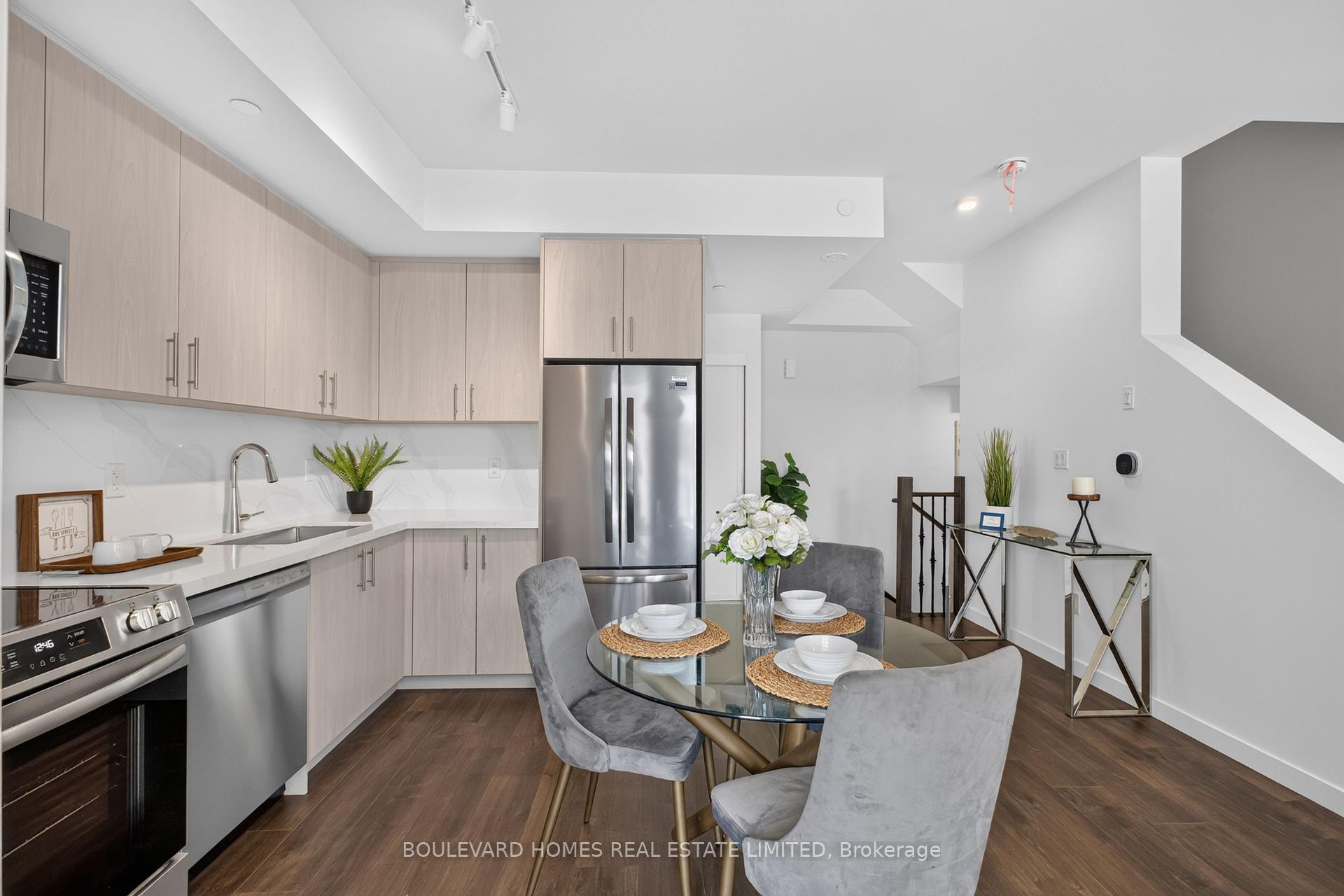 Photo 15 of Unit 13, 30 Markdale Lane, Markham, Middlefield — HOMEH