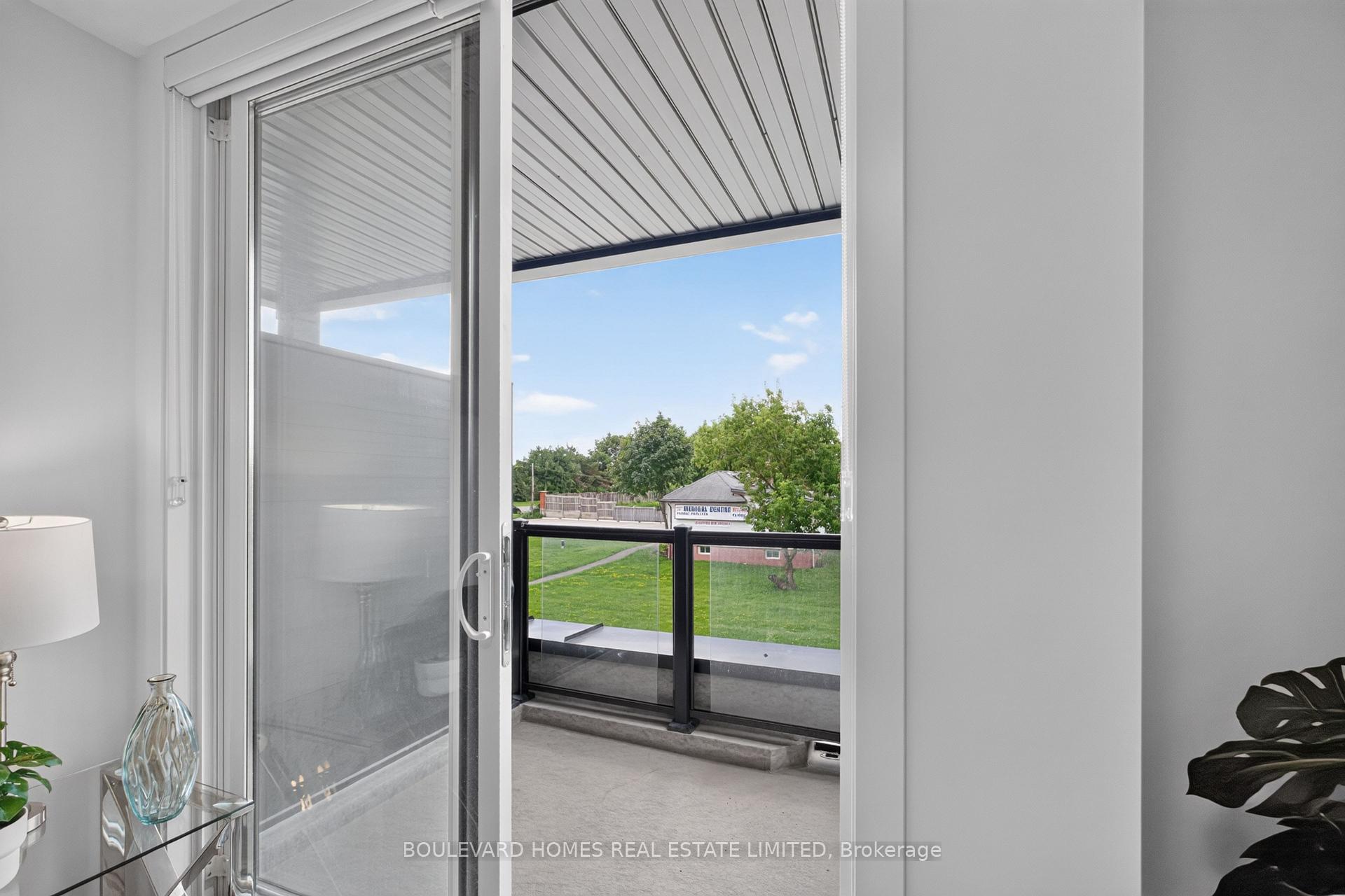 Photo 18 of Unit 13, 30 Markdale Lane, Markham, Middlefield — HOMEH