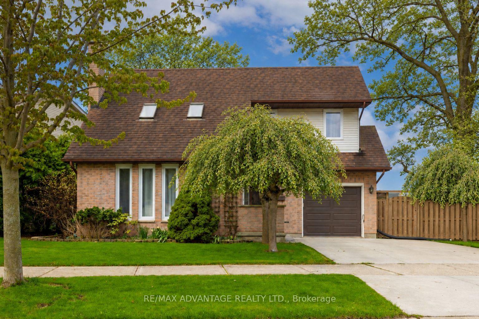 Front of 122 Barrydale Crescent