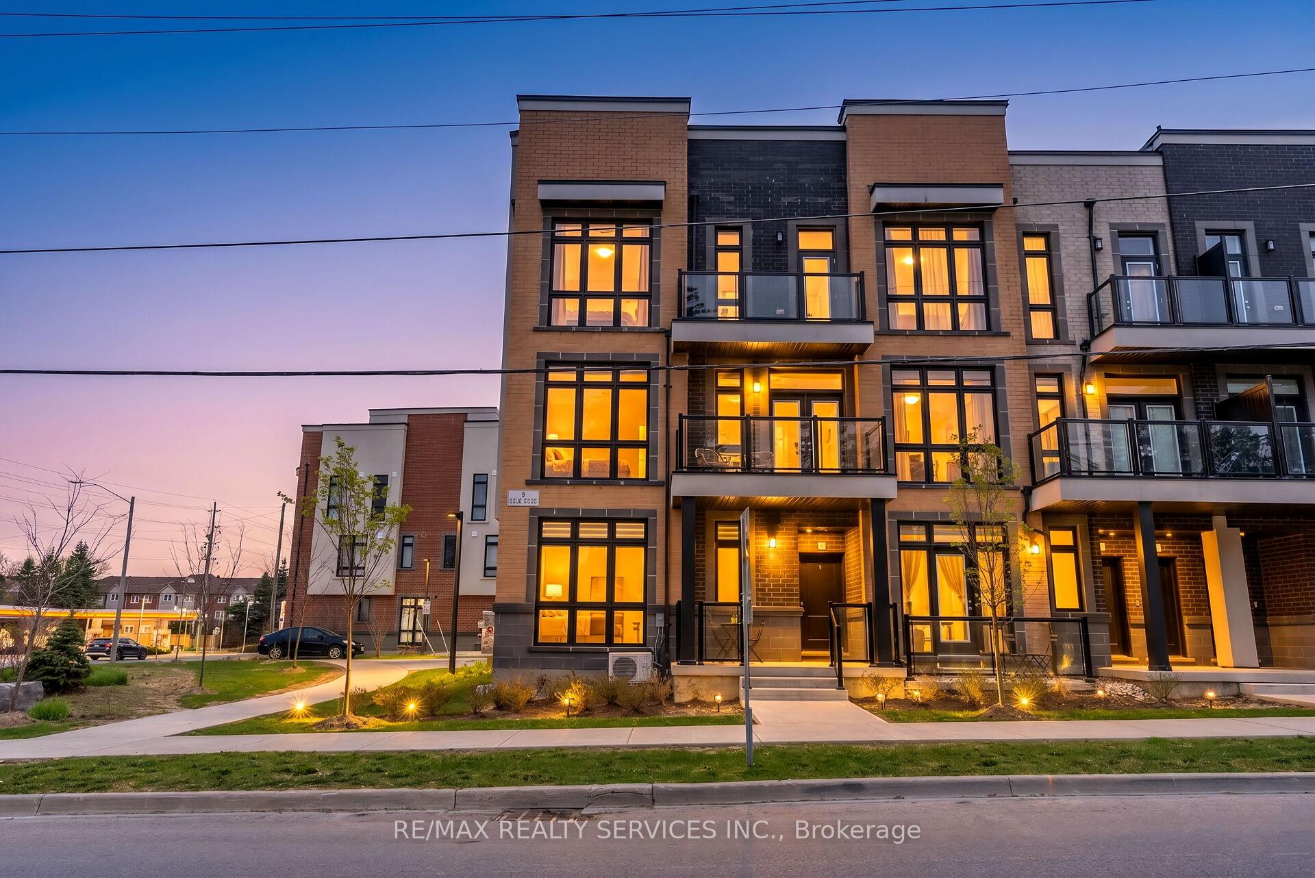 Photo 1 of Unit 5, 1 Bond Crescent, Richmond Hill, Oak Ridges — HOMEH