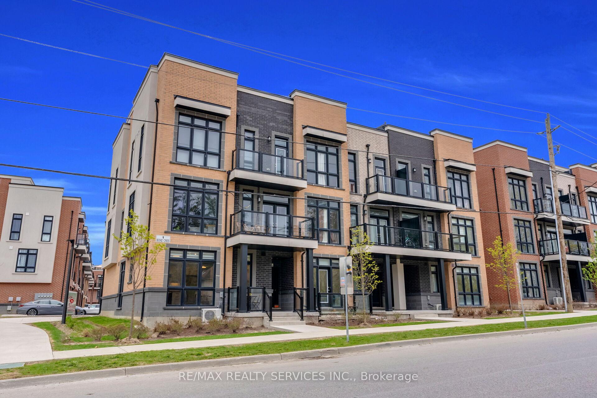 Photo 2 of Unit 5, 1 Bond Crescent, Richmond Hill, Oak Ridges — HOMEH
