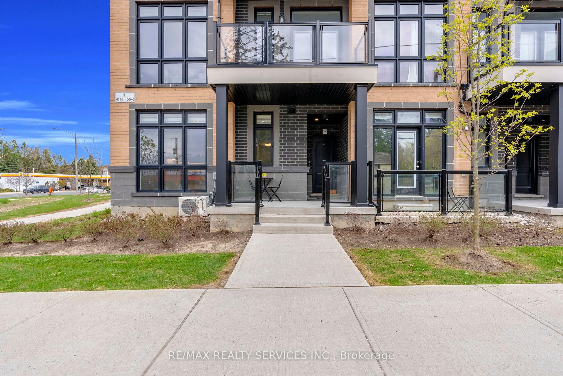 Photo 4 of Unit 5, 1 Bond Crescent, Richmond Hill, Oak Ridges — HOMEH