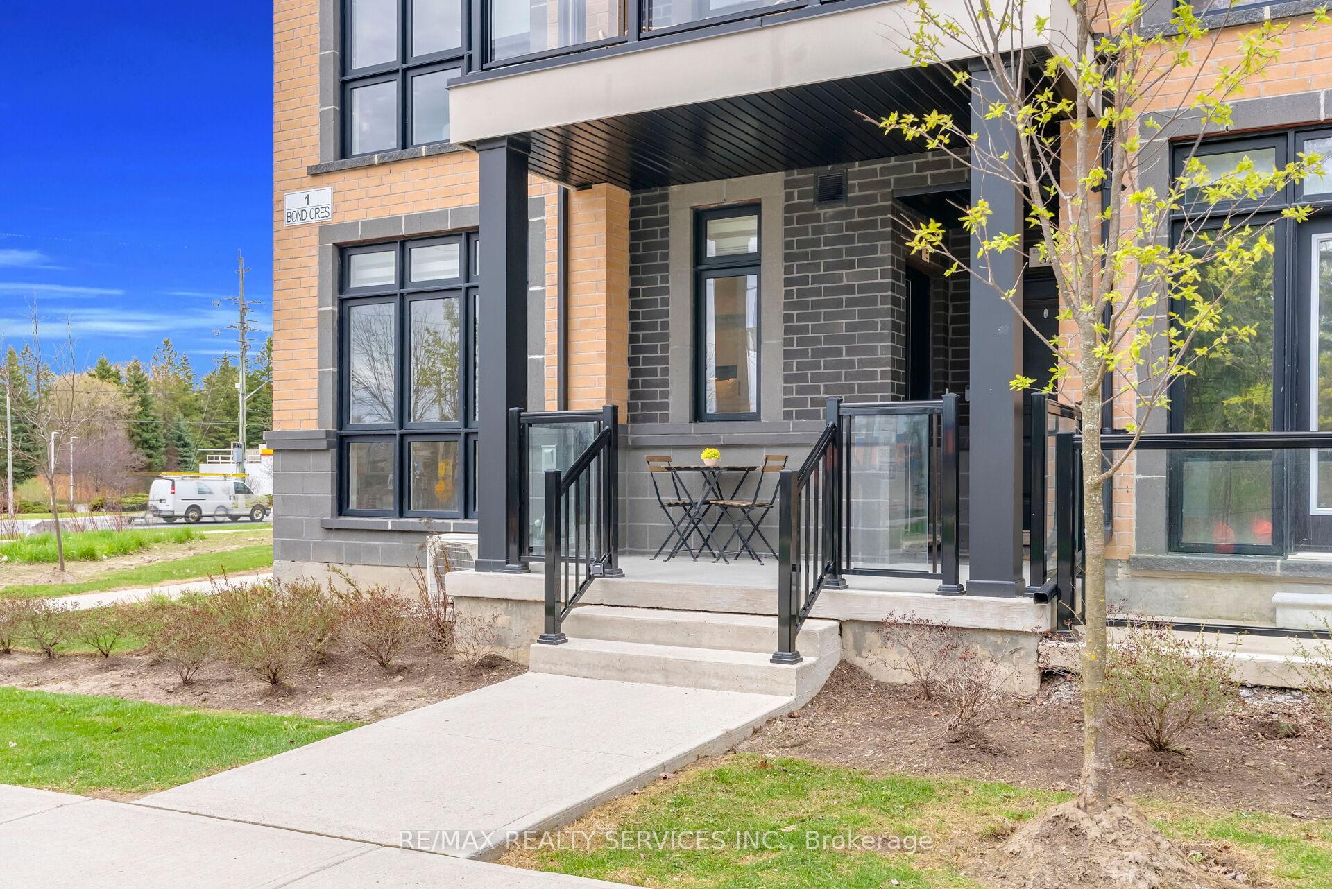 Photo 6 of Unit 5, 1 Bond Crescent, Richmond Hill, Oak Ridges — HOMEH
