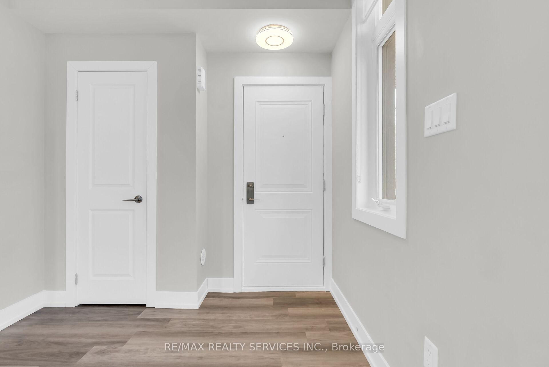 Photo 10 of Unit 5, 1 Bond Crescent, Richmond Hill, Oak Ridges — HOMEH