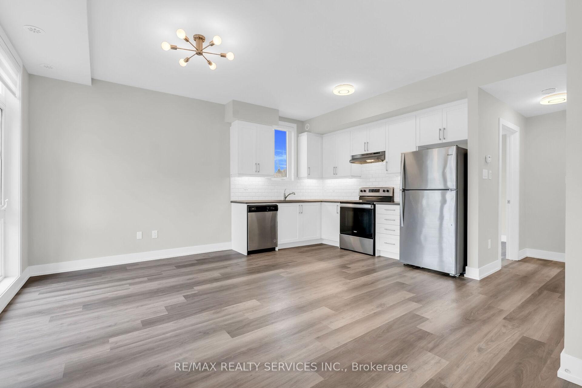 Photo 12 of Unit 5, 1 Bond Crescent, Richmond Hill, Oak Ridges — HOMEH