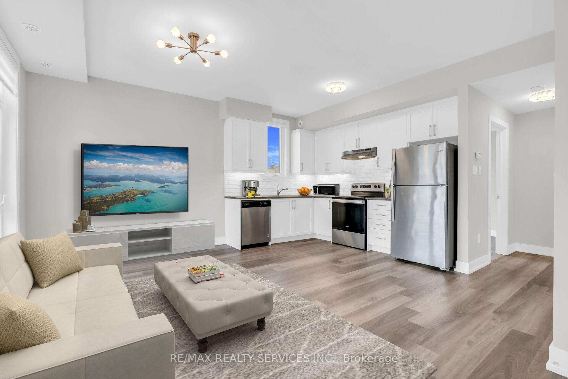 Photo 13 of Unit 5, 1 Bond Crescent, Richmond Hill, Oak Ridges — HOMEH