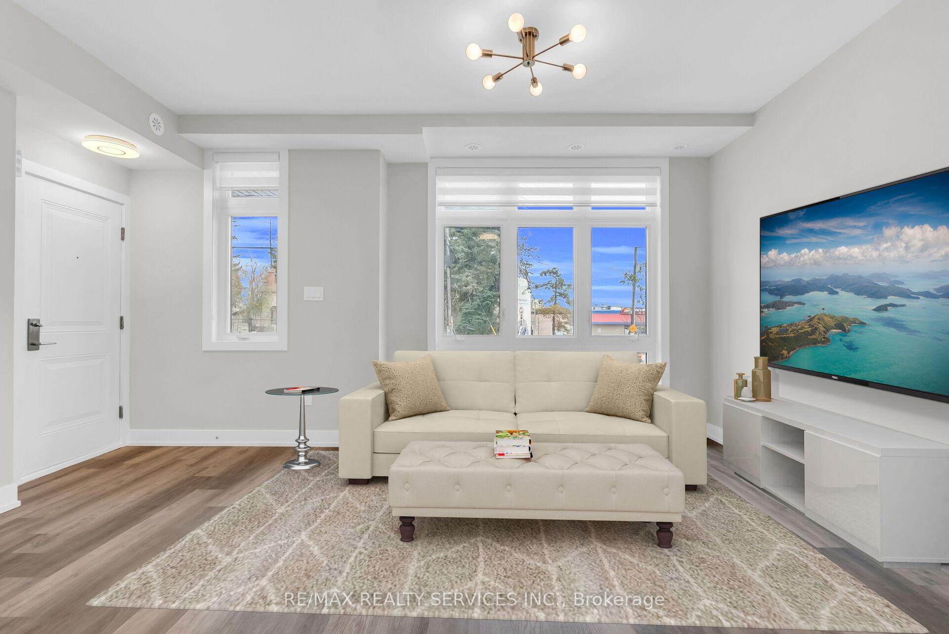 Photo 17 of Unit 5, 1 Bond Crescent, Richmond Hill, Oak Ridges — HOMEH