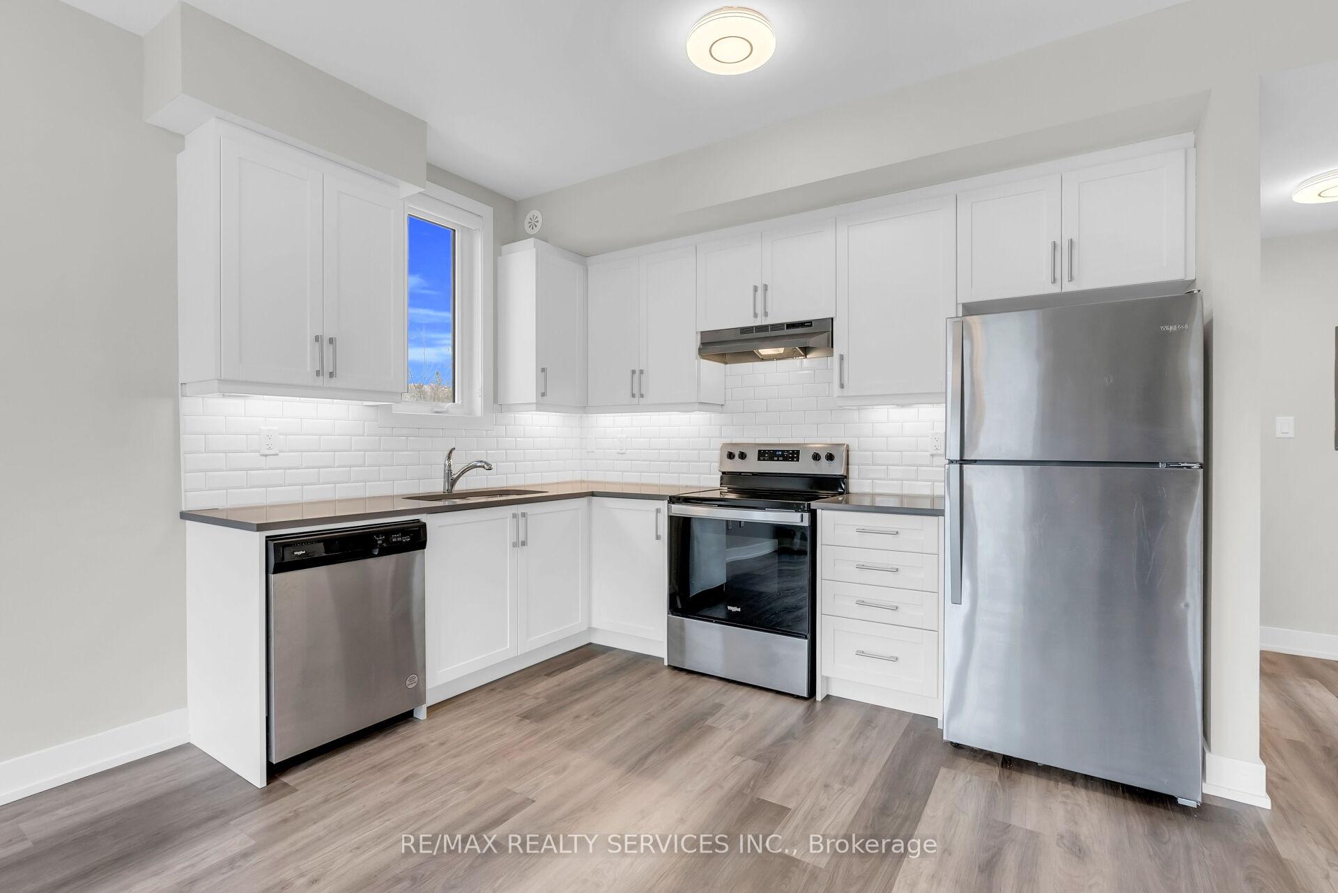 Photo 19 of Unit 5, 1 Bond Crescent, Richmond Hill, Oak Ridges — HOMEH