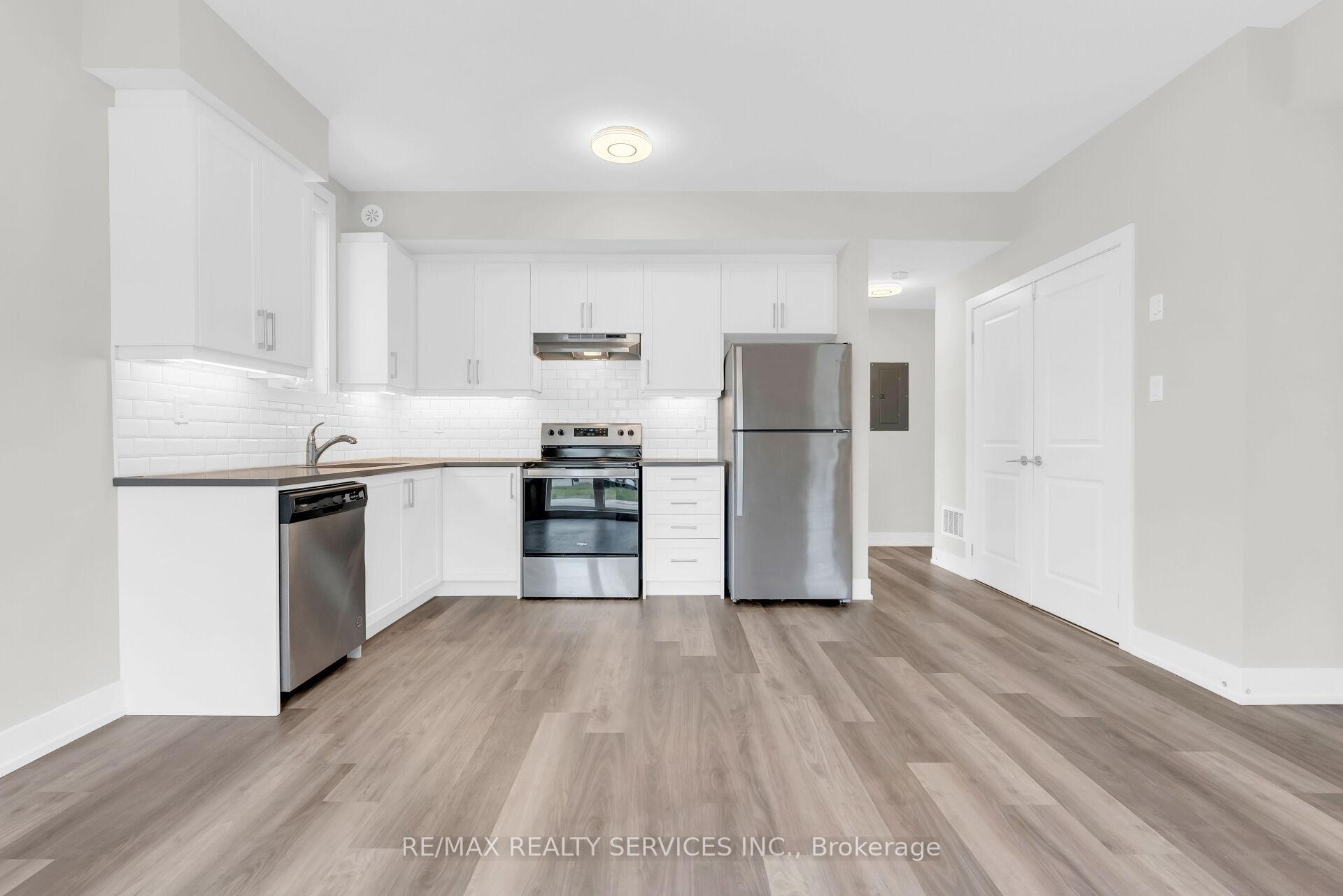 Photo 20 of Unit 5, 1 Bond Crescent, Richmond Hill, Oak Ridges — HOMEH