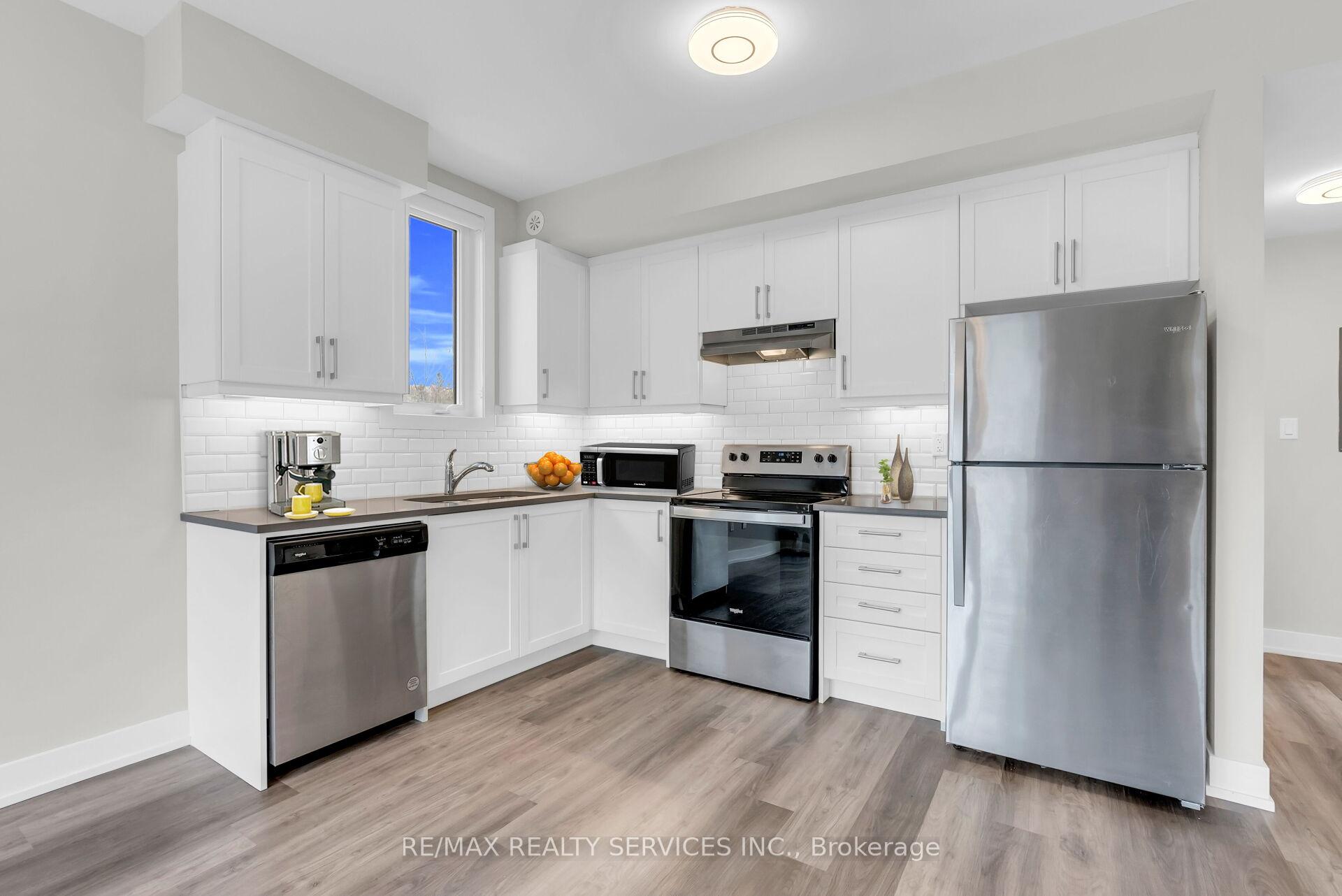 Photo 21 of Unit 5, 1 Bond Crescent, Richmond Hill, Oak Ridges — HOMEH