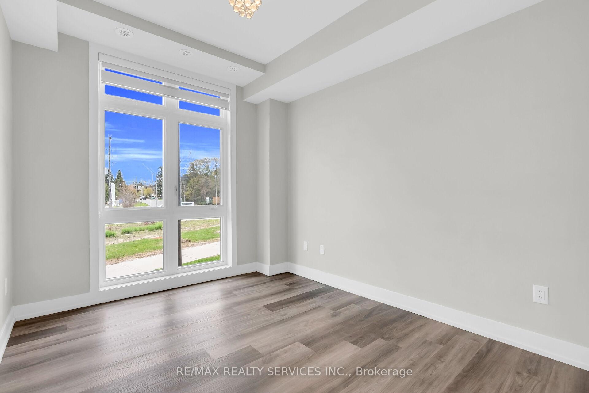 Photo 25 of Unit 5, 1 Bond Crescent, Richmond Hill, Oak Ridges — HOMEH