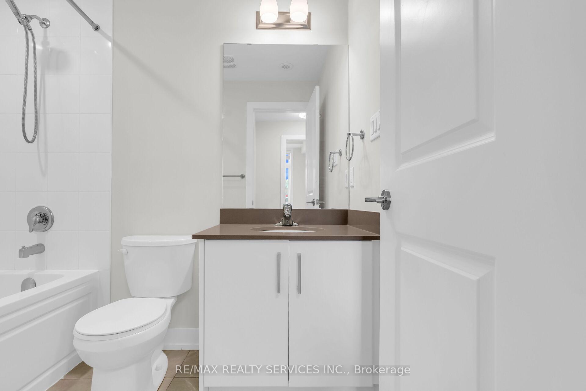 Photo 30 of Unit 5, 1 Bond Crescent, Richmond Hill, Oak Ridges — HOMEH