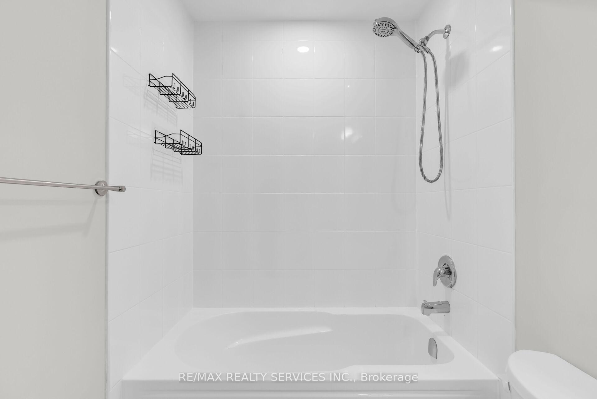 Photo 32 of Unit 5, 1 Bond Crescent, Richmond Hill, Oak Ridges — HOMEH