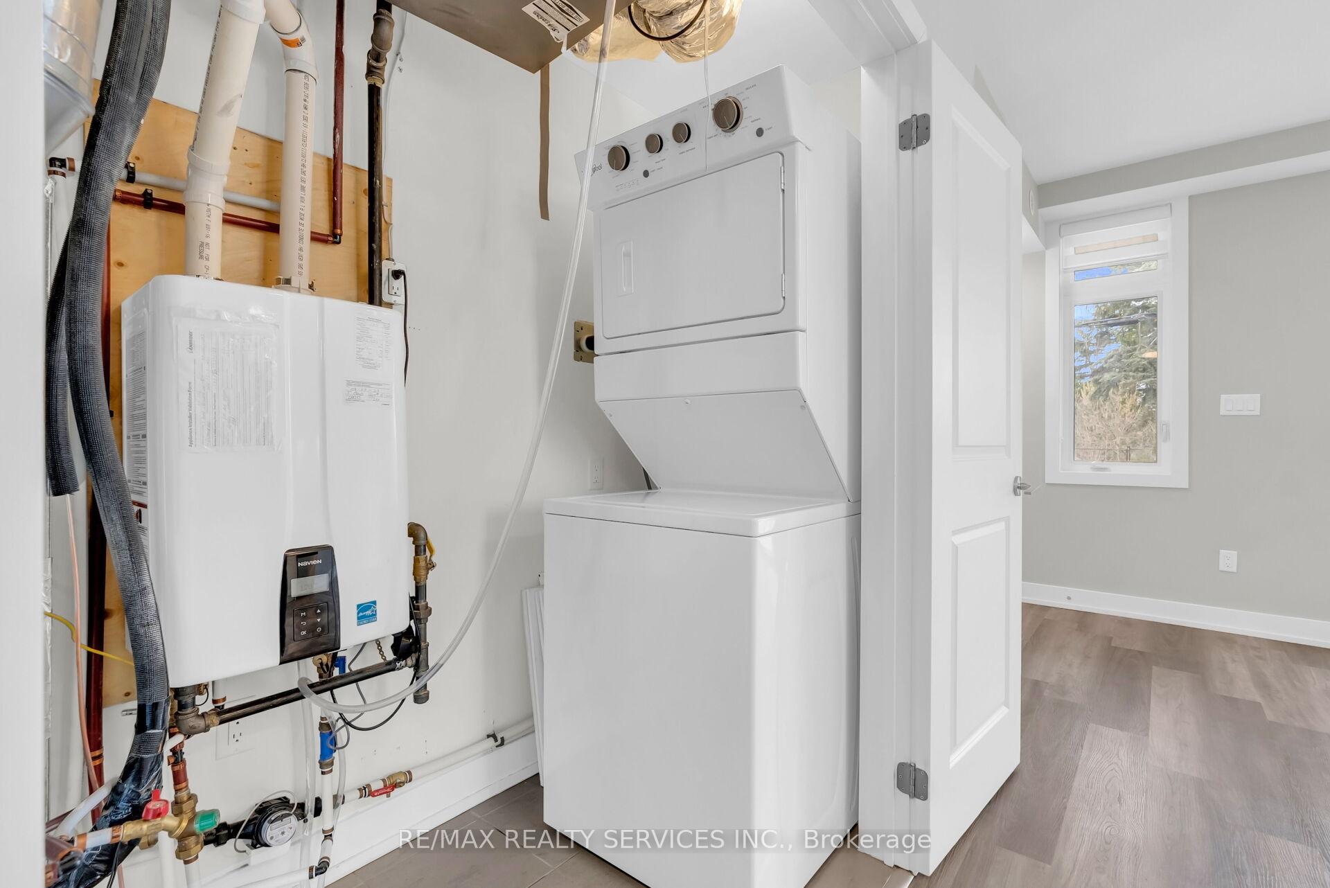 Photo 33 of Unit 5, 1 Bond Crescent, Richmond Hill, Oak Ridges — HOMEH