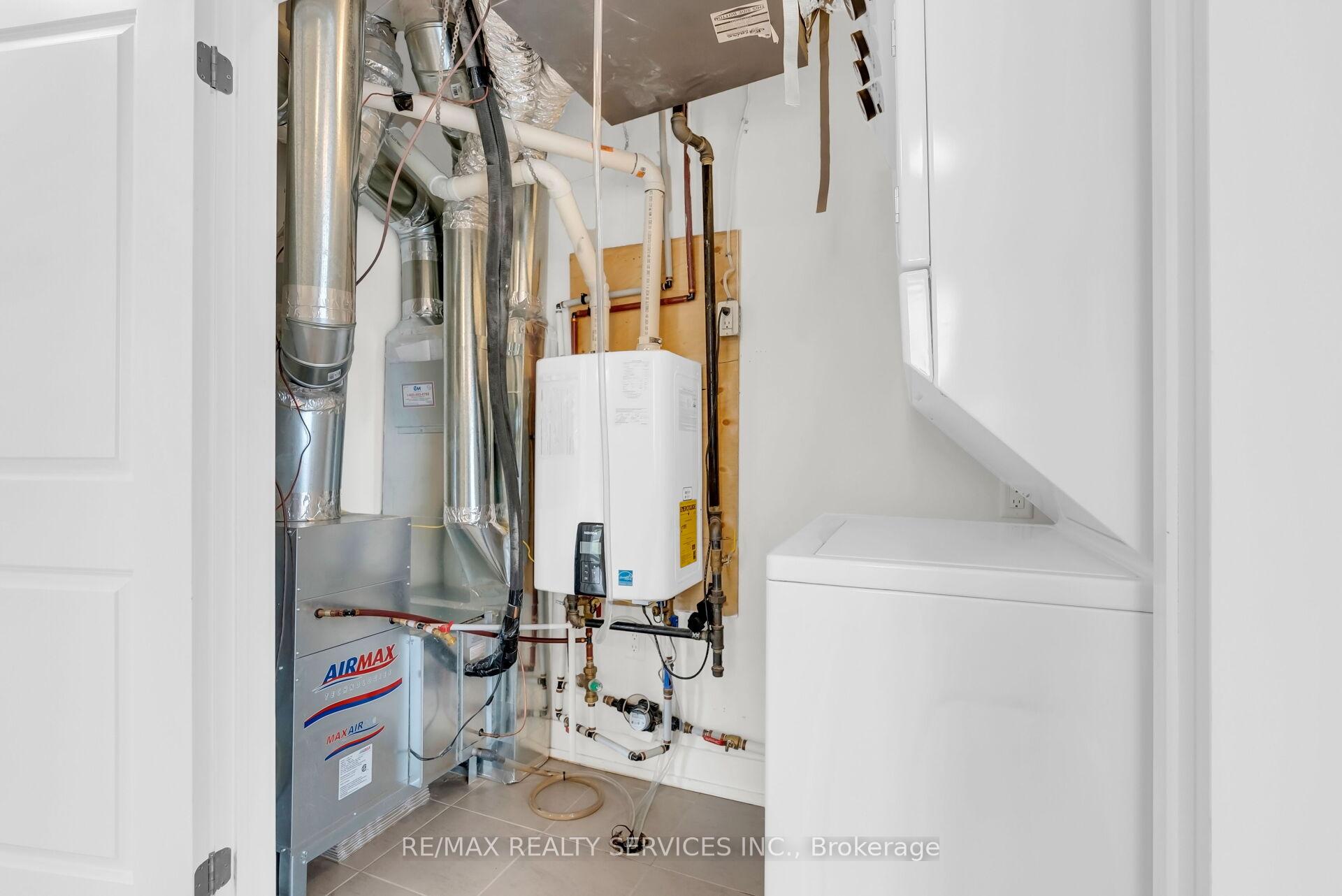 Photo 34 of Unit 5, 1 Bond Crescent, Richmond Hill, Oak Ridges — HOMEH