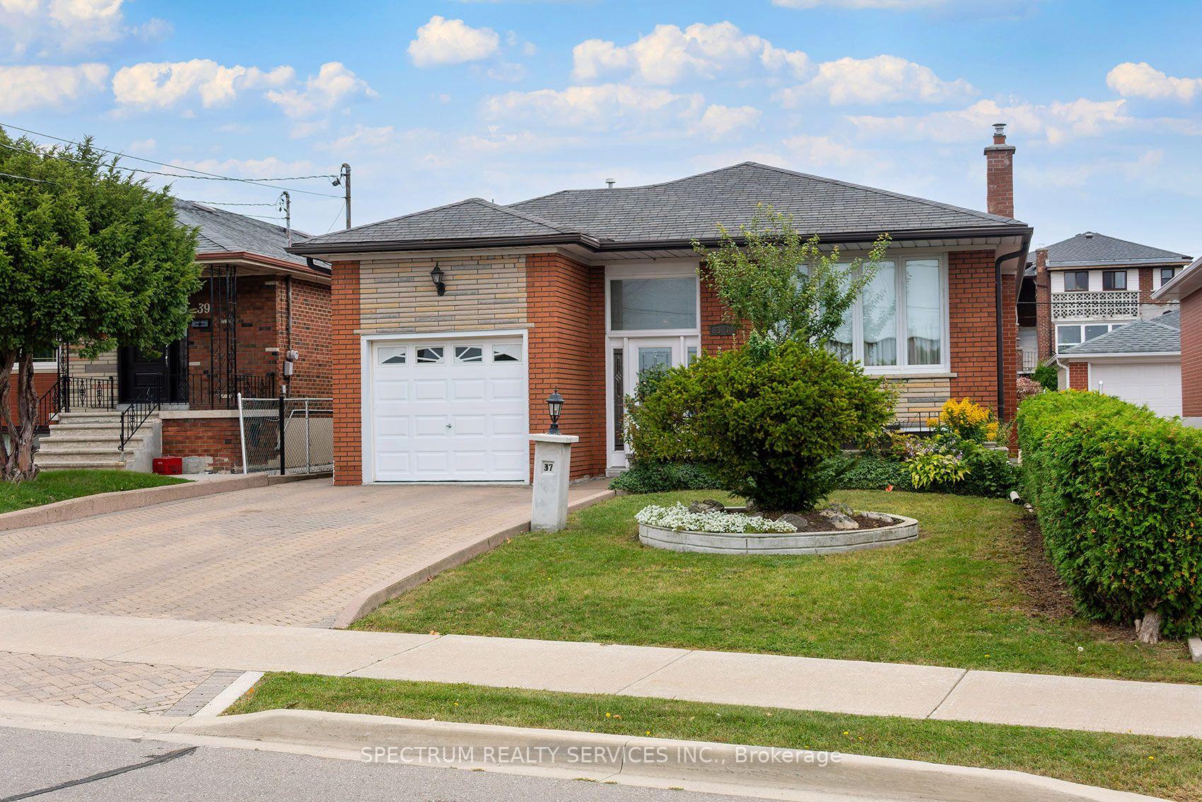 Photo 5 of 37 Jocada Road, North York, Maple Leaf — HOMEH