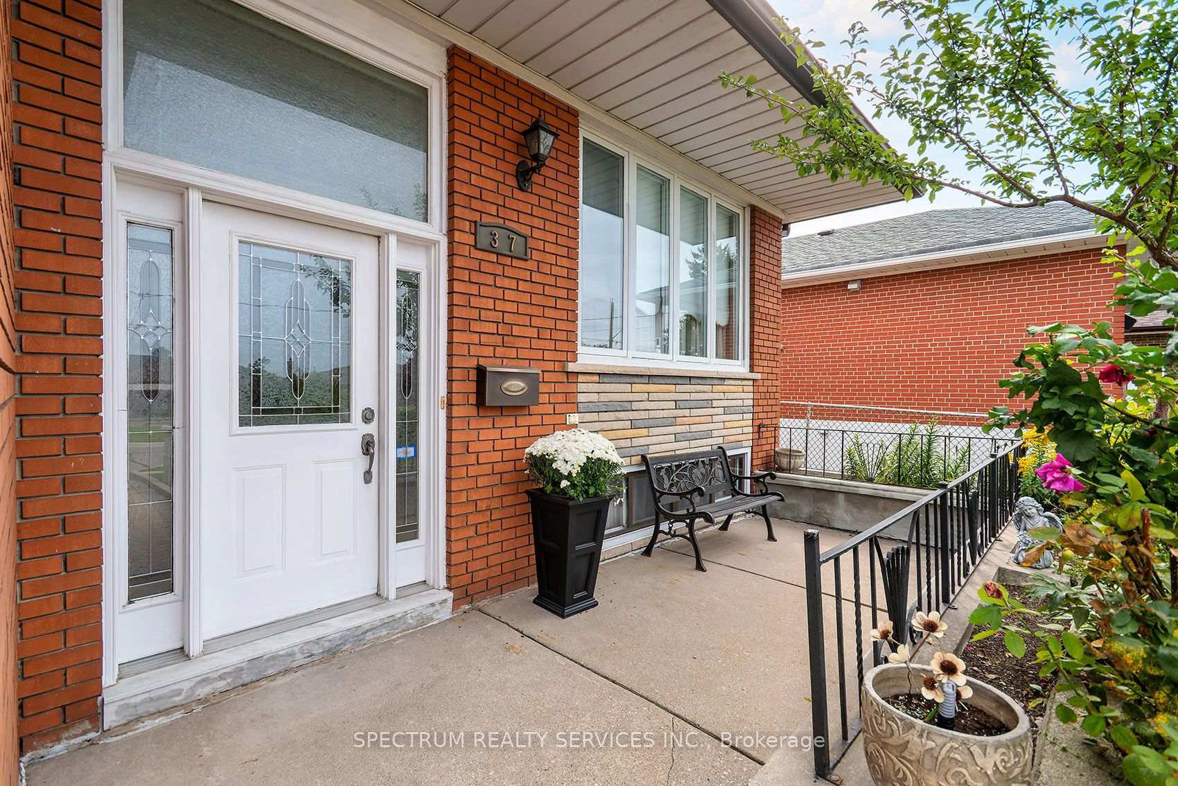 Photo 6 of 37 Jocada Road, North York, Maple Leaf — HOMEH