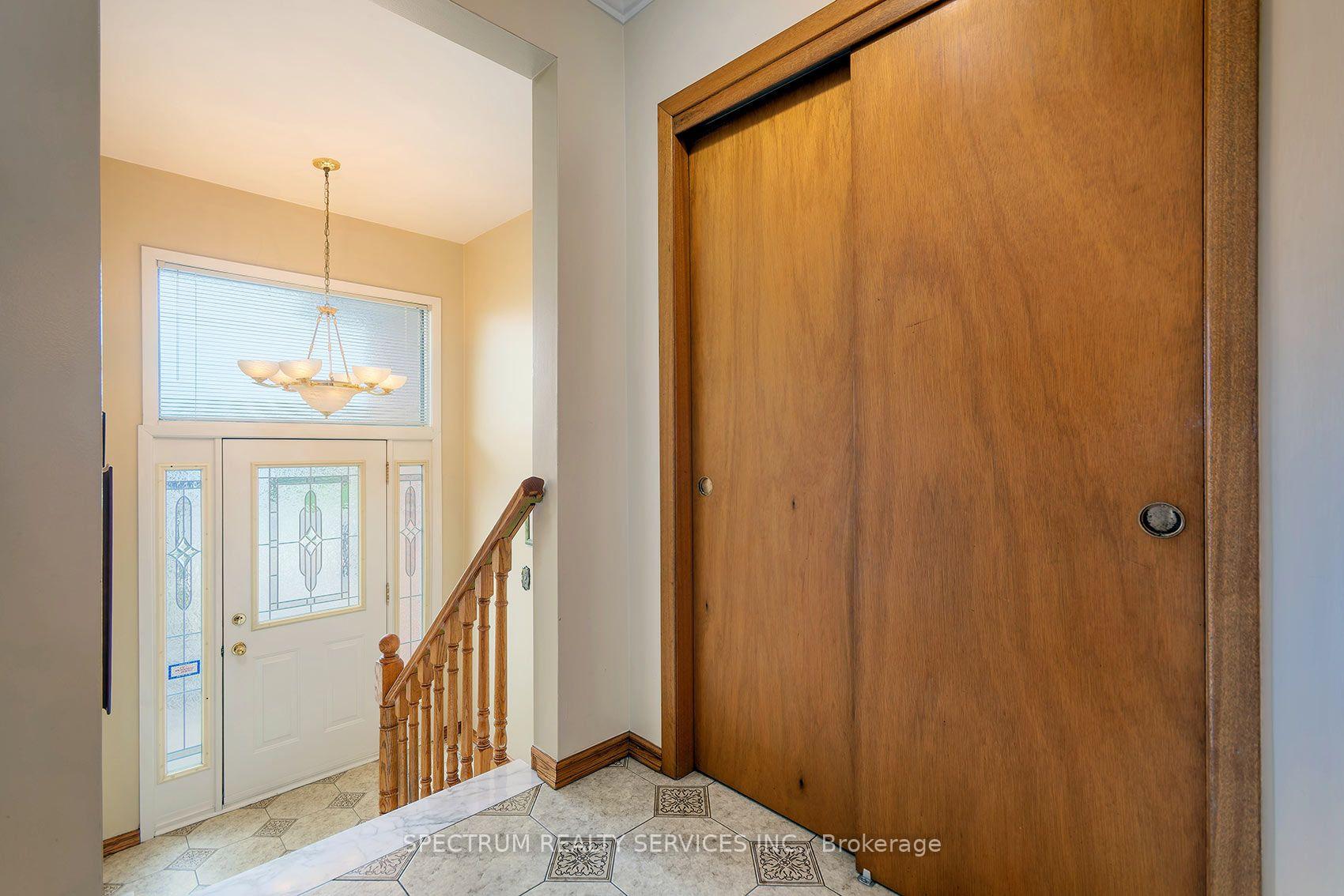Photo 7 of 37 Jocada Road, North York, Maple Leaf — HOMEH
