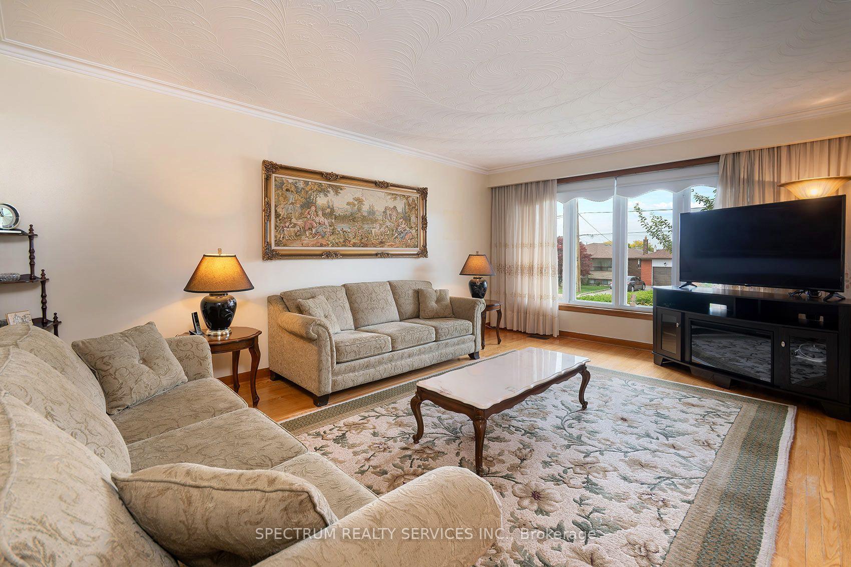 Photo 8 of 37 Jocada Road, North York, Maple Leaf — HOMEH