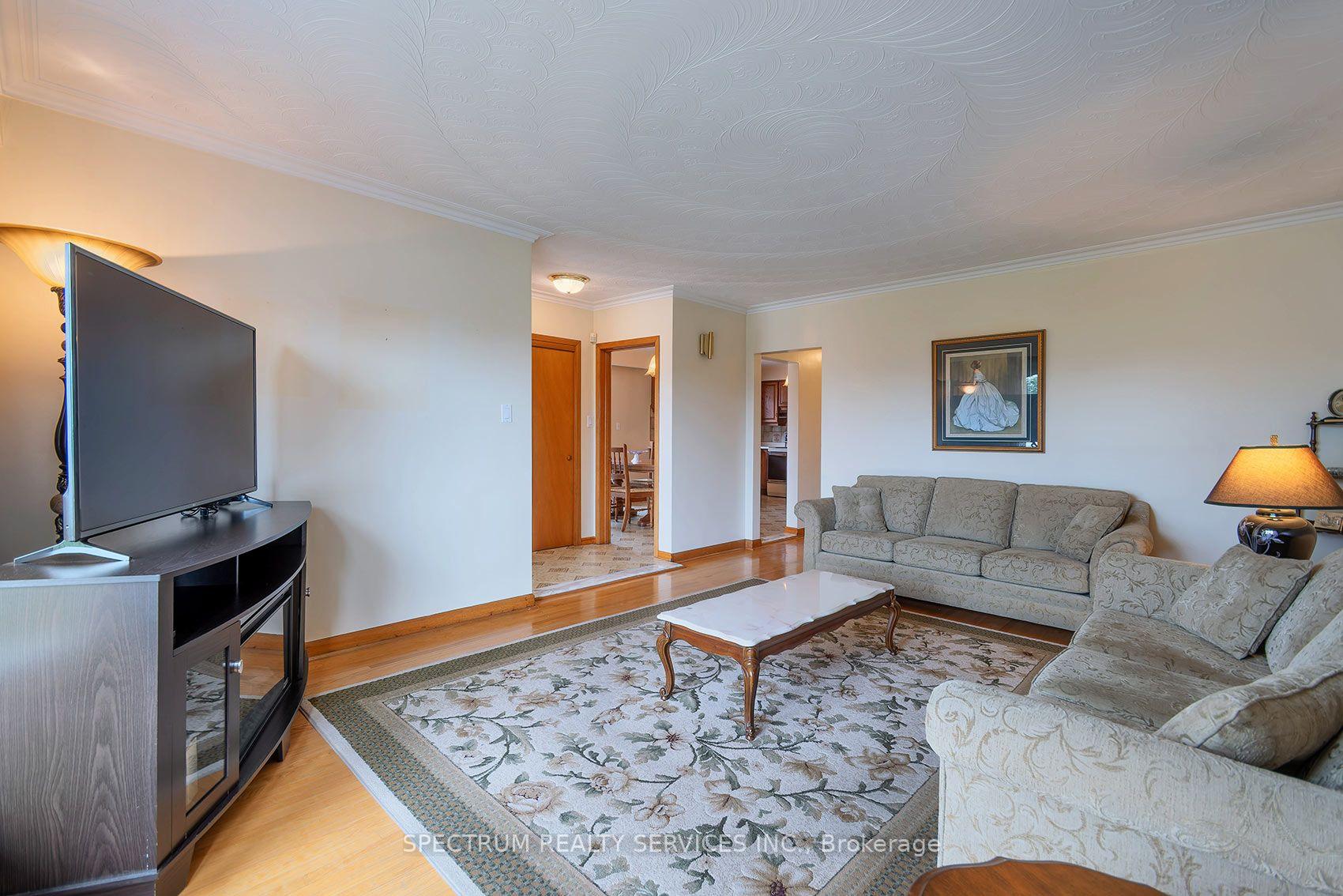 Photo 9 of 37 Jocada Road, North York, Maple Leaf — HOMEH
