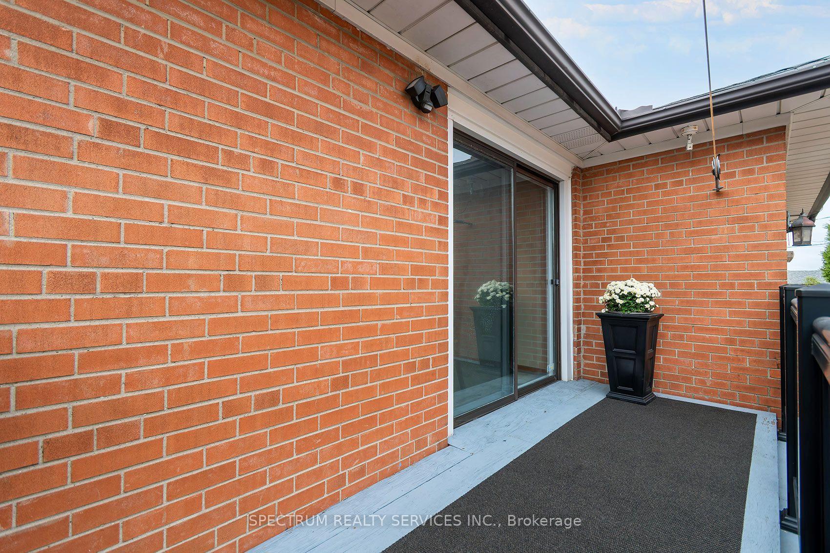 Photo 15 of 37 Jocada Road, North York, Maple Leaf — HOMEH