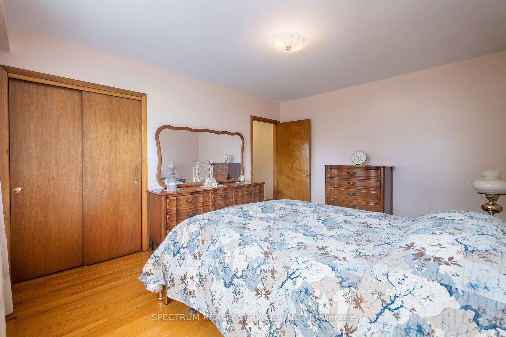 Photo 17 of 37 Jocada Road, North York, Maple Leaf — HOMEH