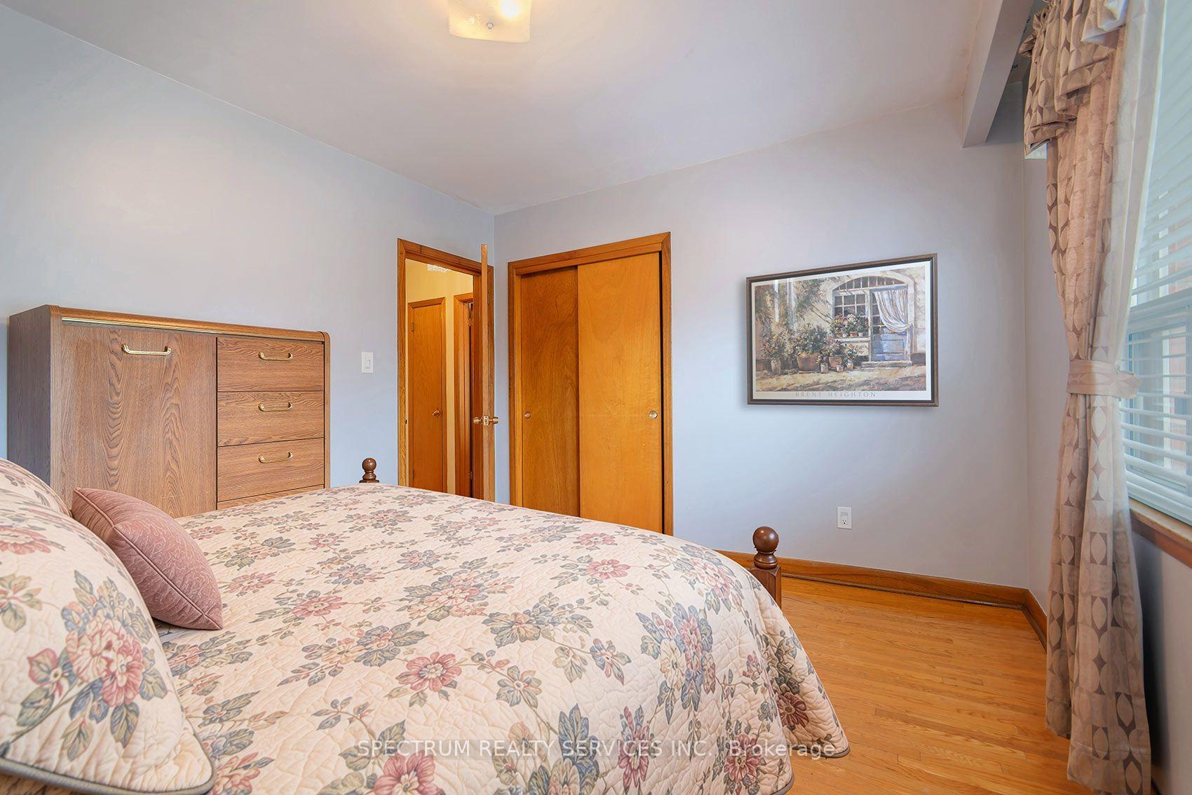 Photo 19 of 37 Jocada Road, North York, Maple Leaf — HOMEH