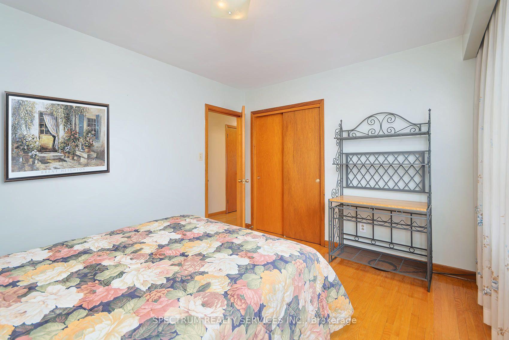 Photo 21 of 37 Jocada Road, North York, Maple Leaf — HOMEH