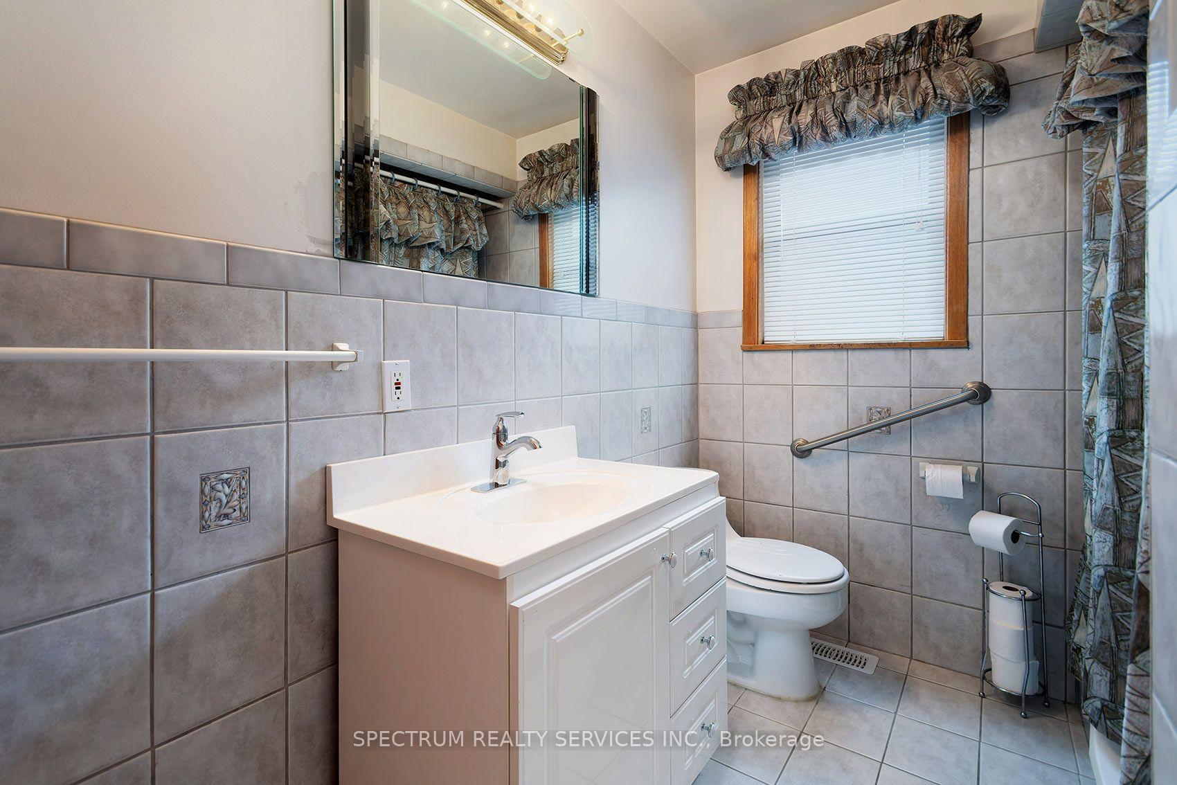 Photo 22 of 37 Jocada Road, North York, Maple Leaf — HOMEH