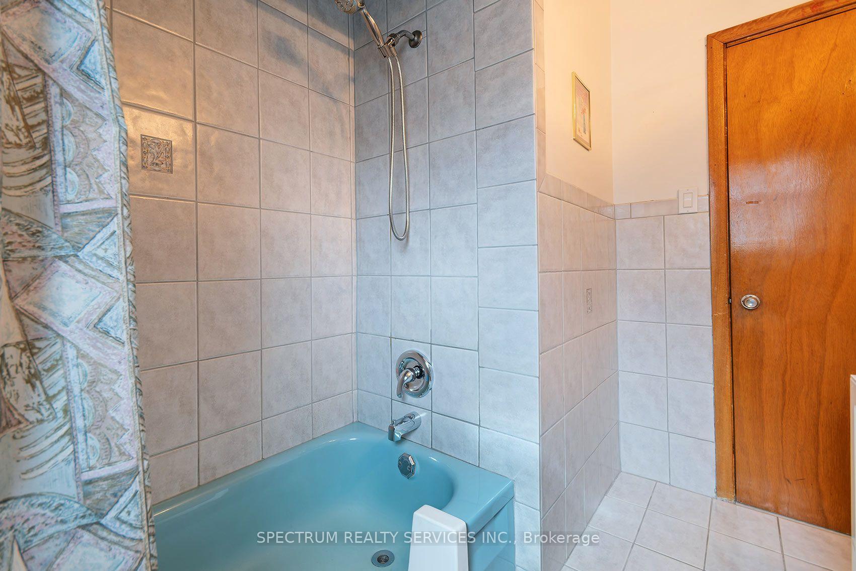 Photo 23 of 37 Jocada Road, North York, Maple Leaf — HOMEH