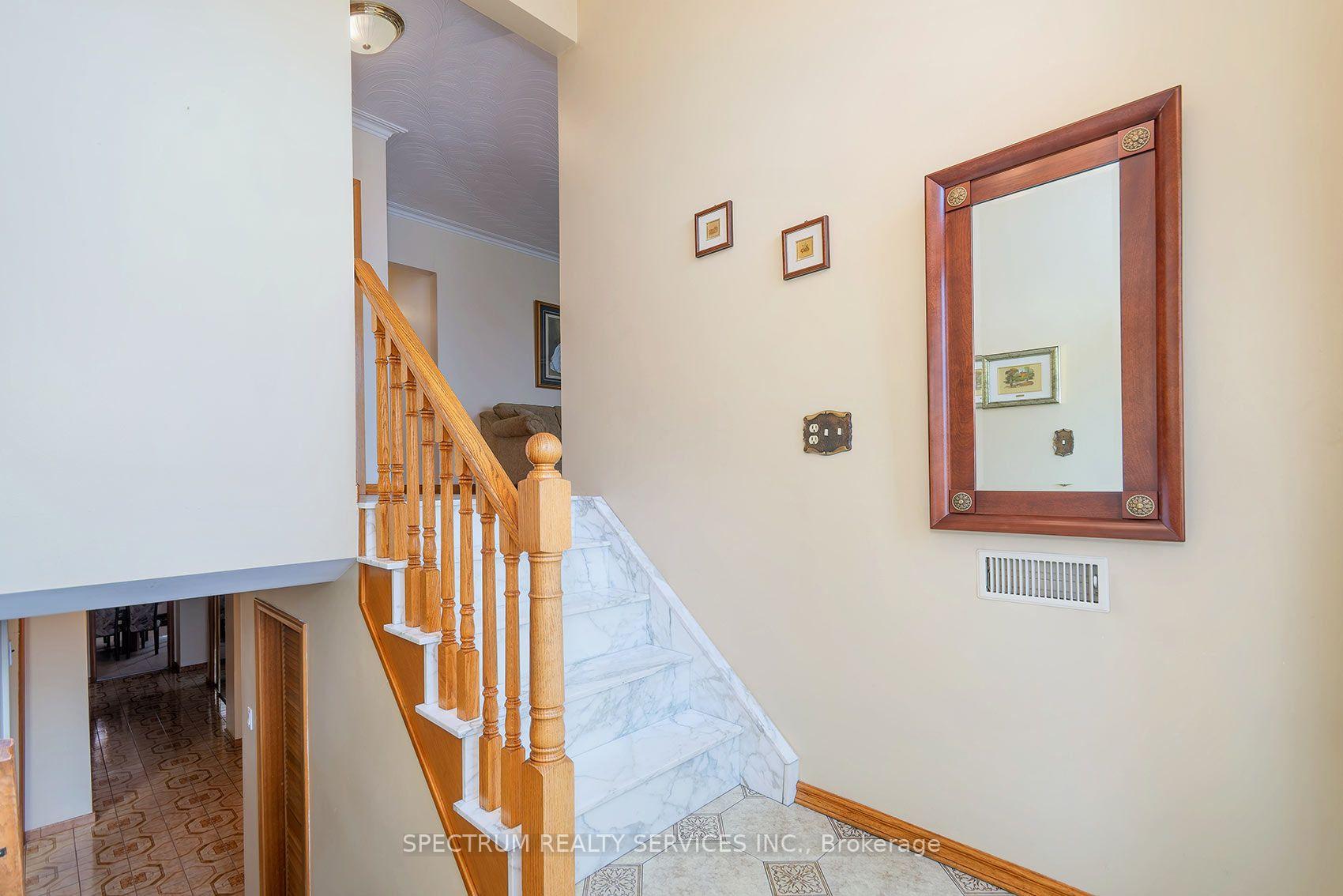 Photo 24 of 37 Jocada Road, North York, Maple Leaf — HOMEH