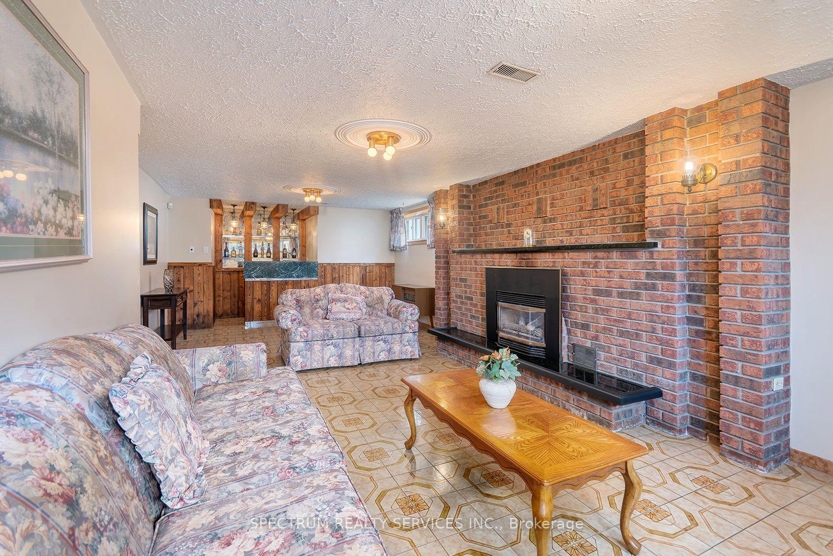 Photo 26 of 37 Jocada Road, North York, Maple Leaf — HOMEH