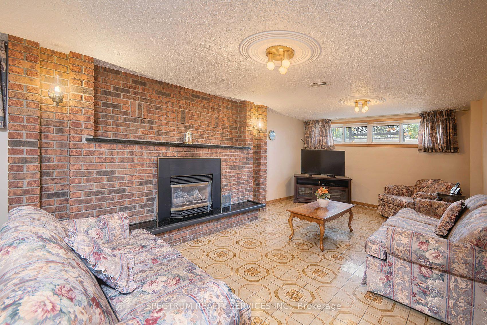 Photo 27 of 37 Jocada Road, North York, Maple Leaf — HOMEH