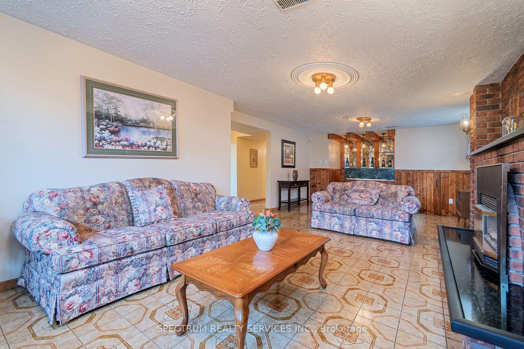 Photo 28 of 37 Jocada Road, North York, Maple Leaf — HOMEH