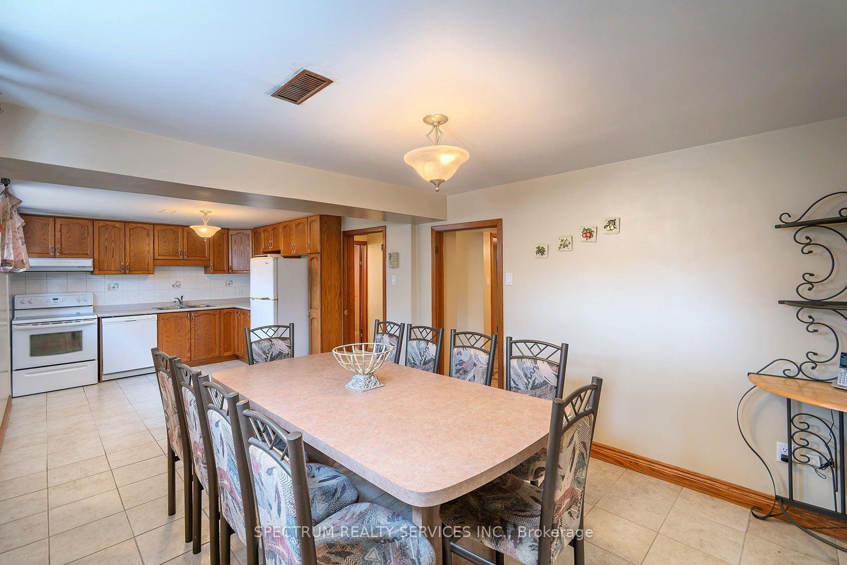 Photo 31 of 37 Jocada Road, North York, Maple Leaf — HOMEH