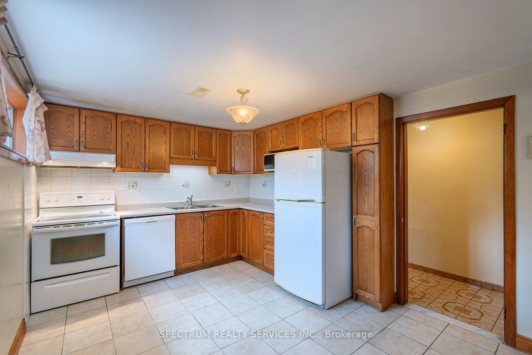 Photo 33 of 37 Jocada Road, North York, Maple Leaf — HOMEH
