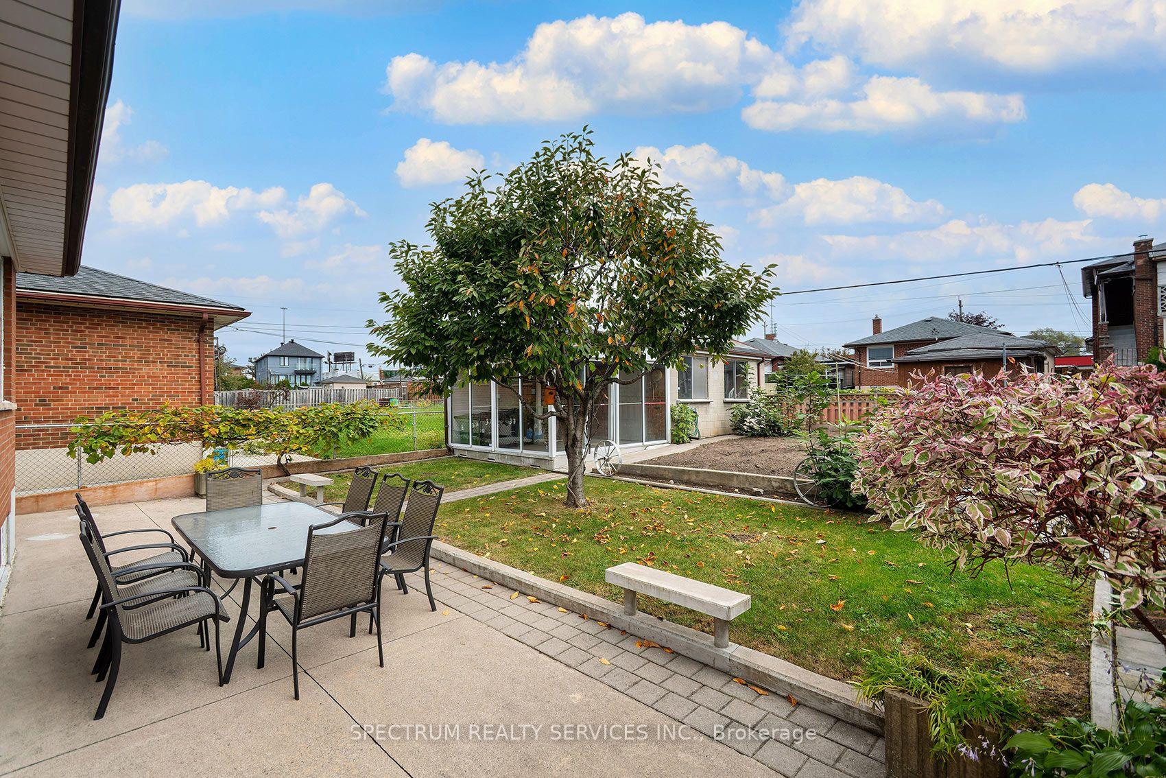Photo 41 of 37 Jocada Road, North York, Maple Leaf — HOMEH