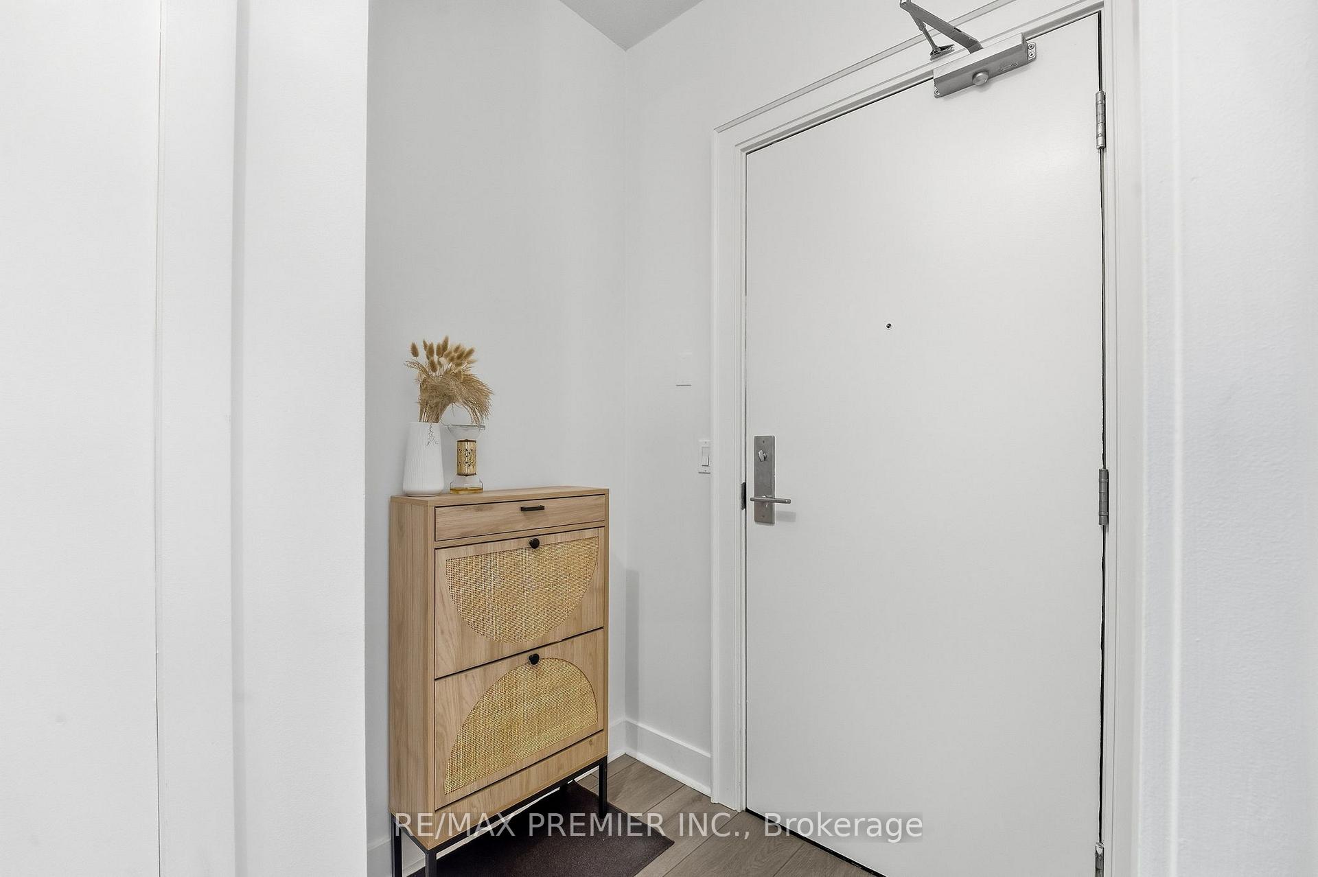 Photo 4 of Unit 312, 438 King Street W, Toronto, Waterfront Communities — HOMEH