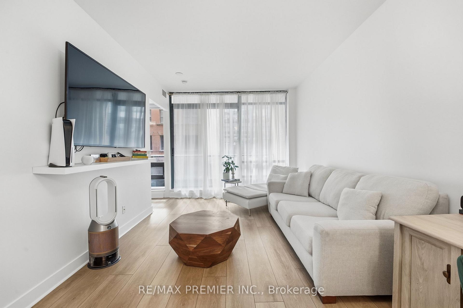 Photo 10 of Unit 312, 438 King Street W, Toronto, Waterfront Communities — HOMEH
