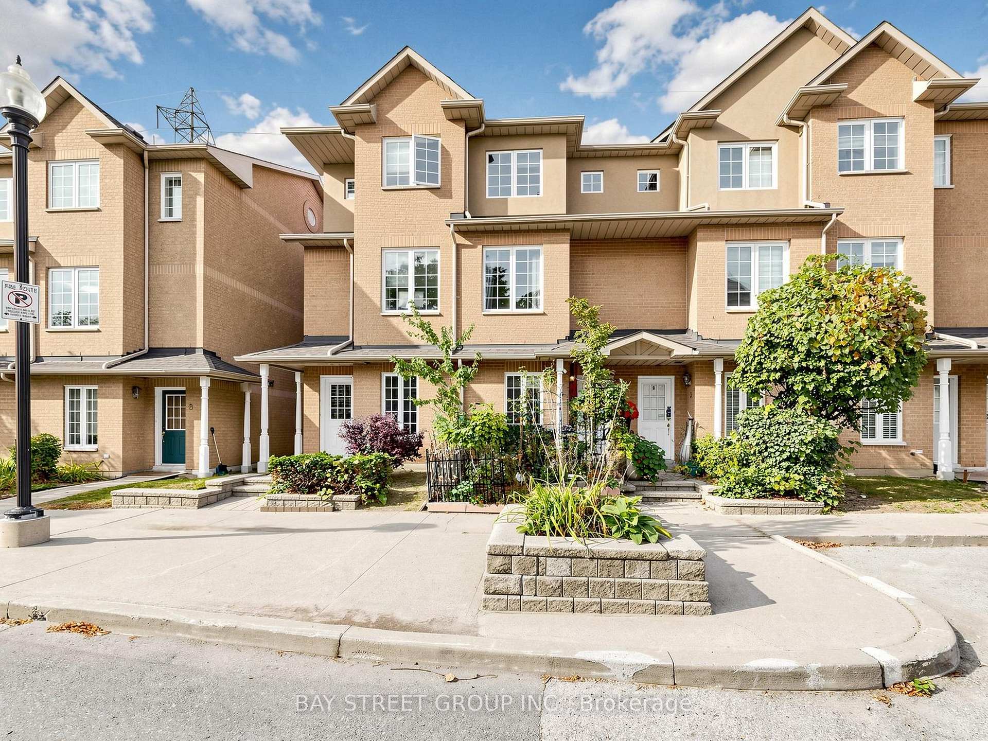 Photo 2 of Unit 2, 4 St Moritz Way, Markham, Unionville — HOMEH