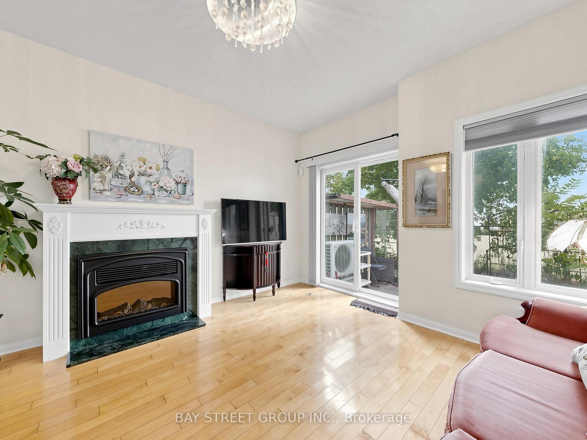 Photo 4 of Unit 2, 4 St Moritz Way, Markham, Unionville — HOMEH