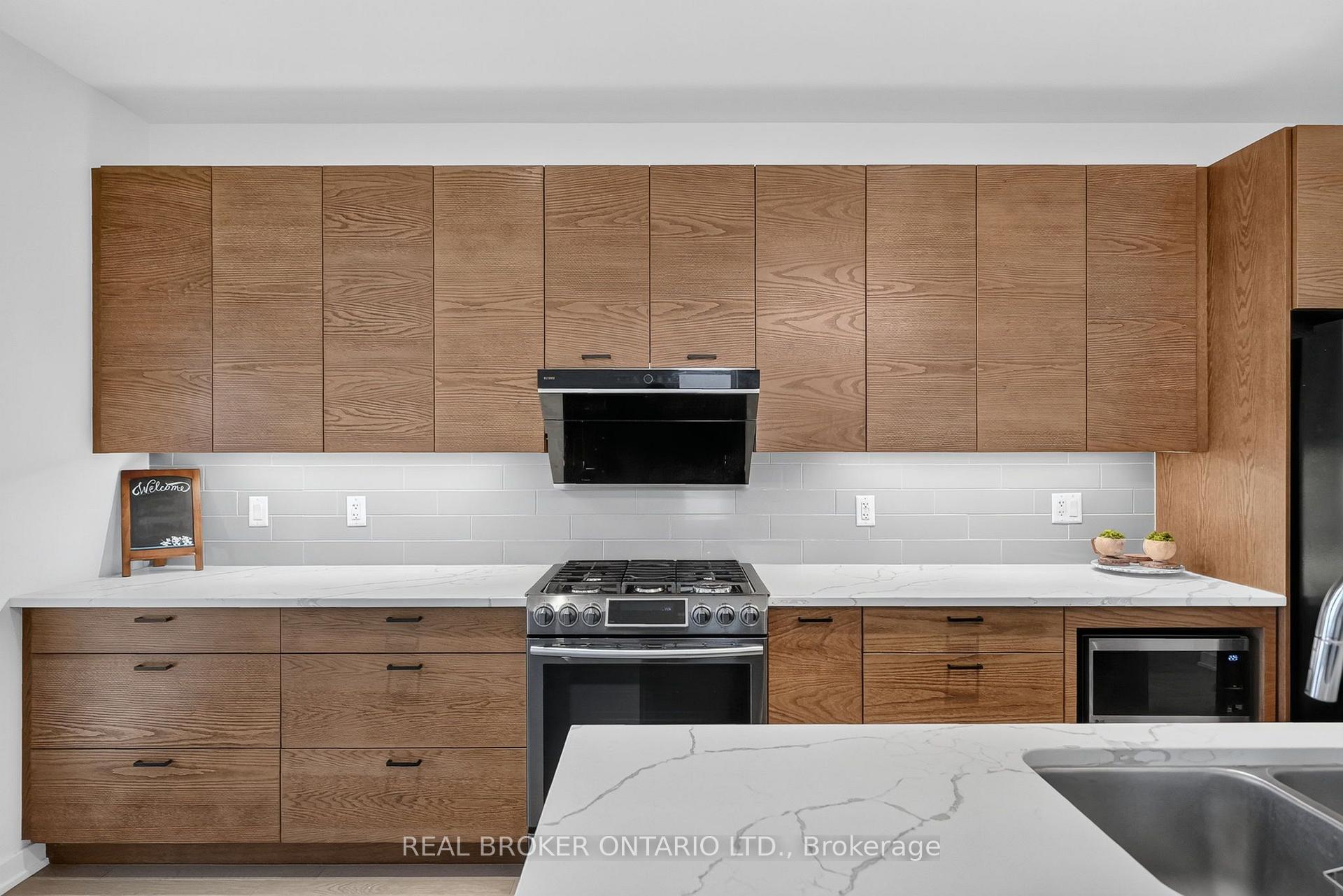 Photo 10 of 1071 Lunar Glow Crescent, Ottawa, Riverside South/Gloucester Glen — HOMEH