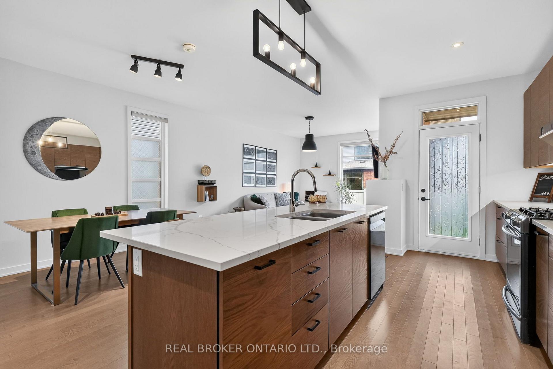 Photo 15 of 1071 Lunar Glow Crescent, Ottawa, Riverside South/Gloucester Glen — HOMEH