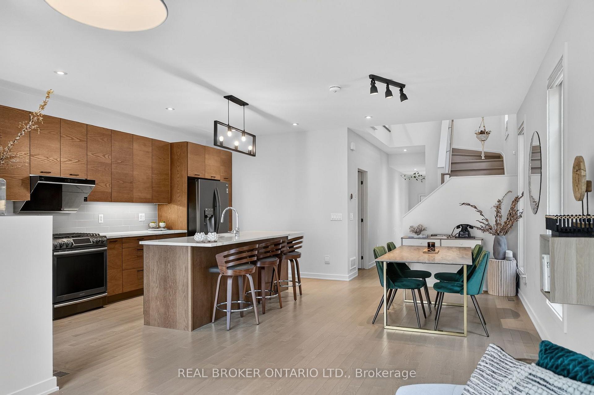 Photo 16 of 1071 Lunar Glow Crescent, Ottawa, Riverside South/Gloucester Glen — HOMEH