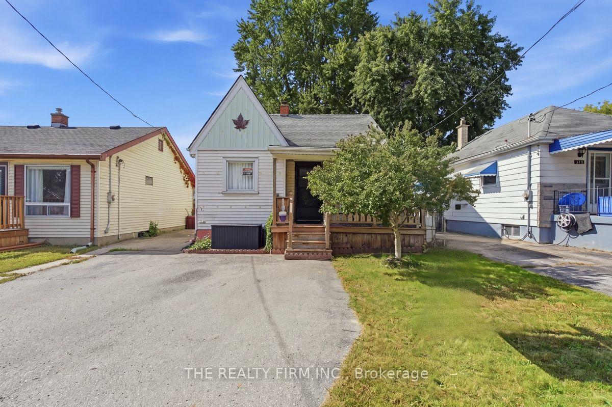 Photo of 211 Highbury Avenue N