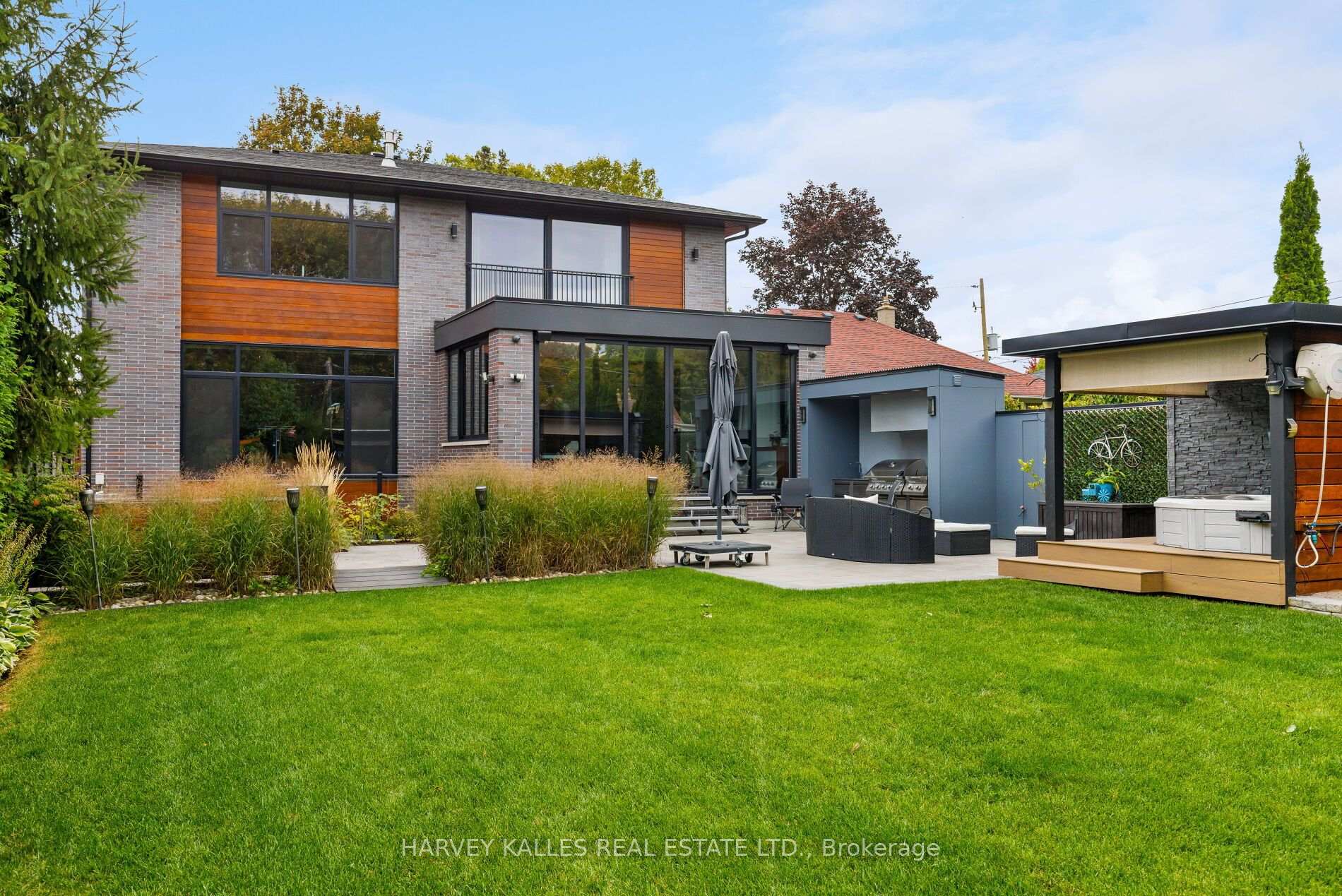 Photo 17 of 16 Graystone Gardens, Etobicoke, Islington-City Centre West — HOMEH