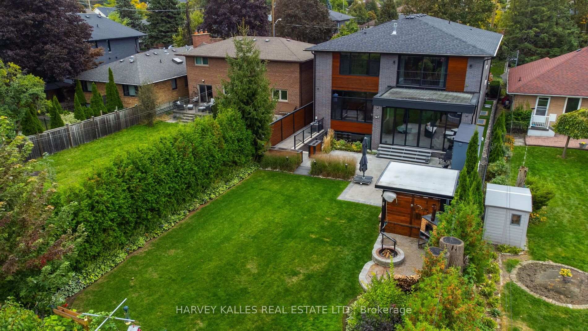 Photo 24 of 16 Graystone Gardens, Etobicoke, Islington-City Centre West — HOMEH