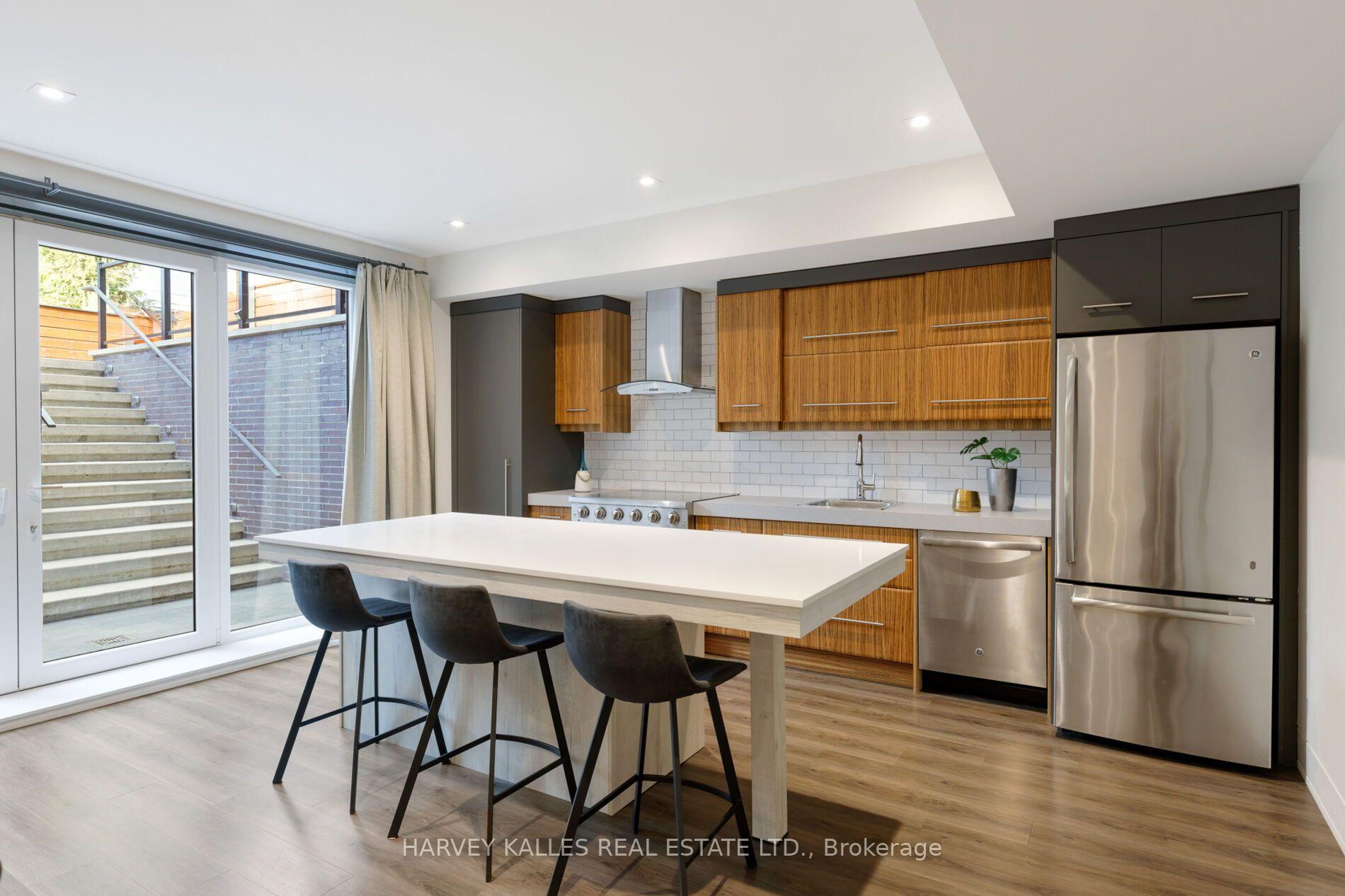 Photo 36 of 16 Graystone Gardens, Etobicoke, Islington-City Centre West — HOMEH